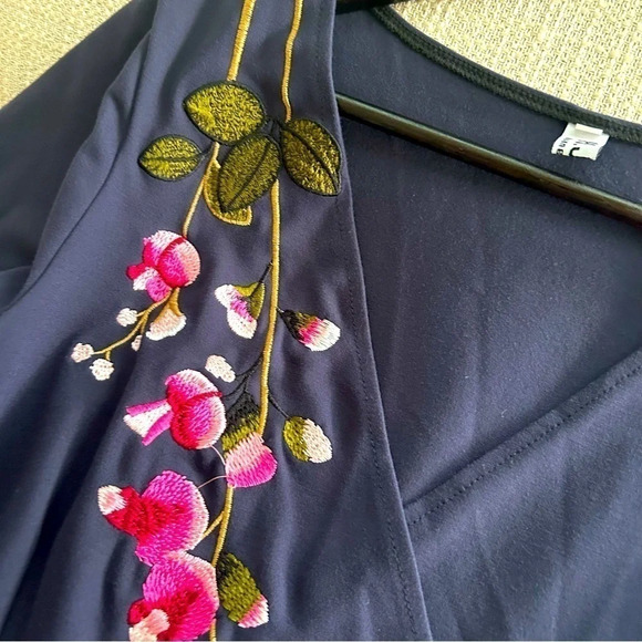 H.J.W Huang Jin Wu beautiful ruffled navy dress M with flower stitches thick! - Picture 2 of 10